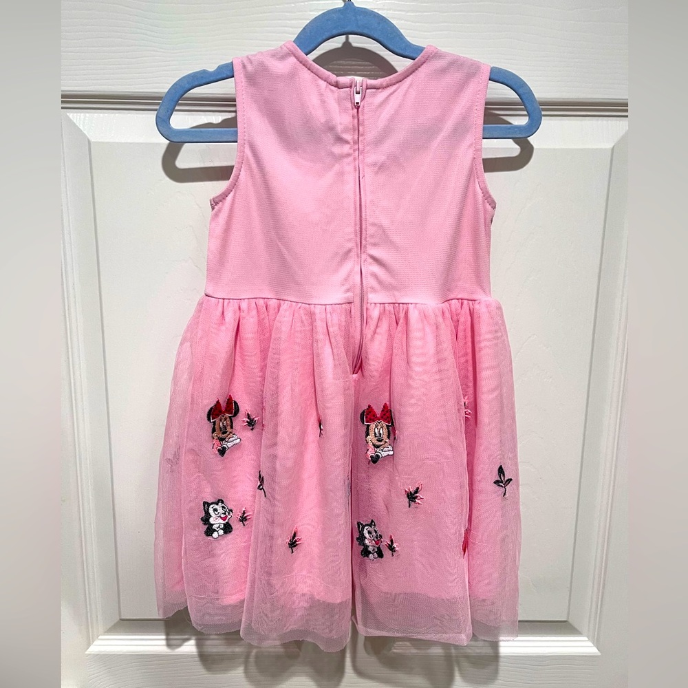 Minnie pink dress. Disney.
